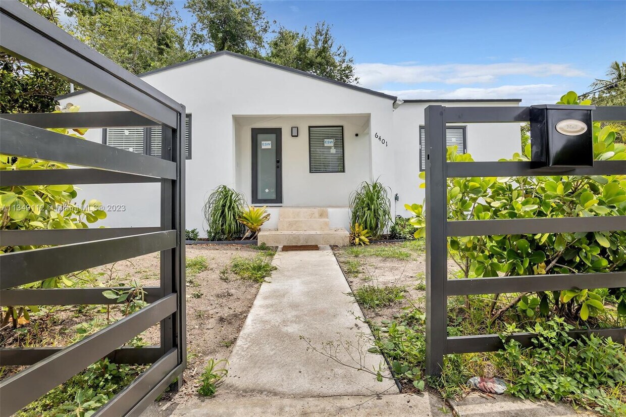 Primary Photo - 6401 NW 1st Pl