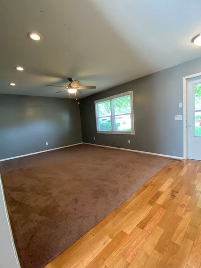Building Photo - Beautiful 3 bedroom/2 bath home in South W...