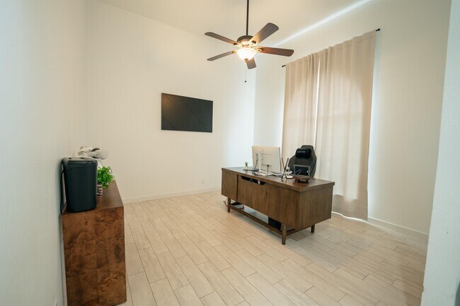 Foto del edificio - 1502 White Tail Ln