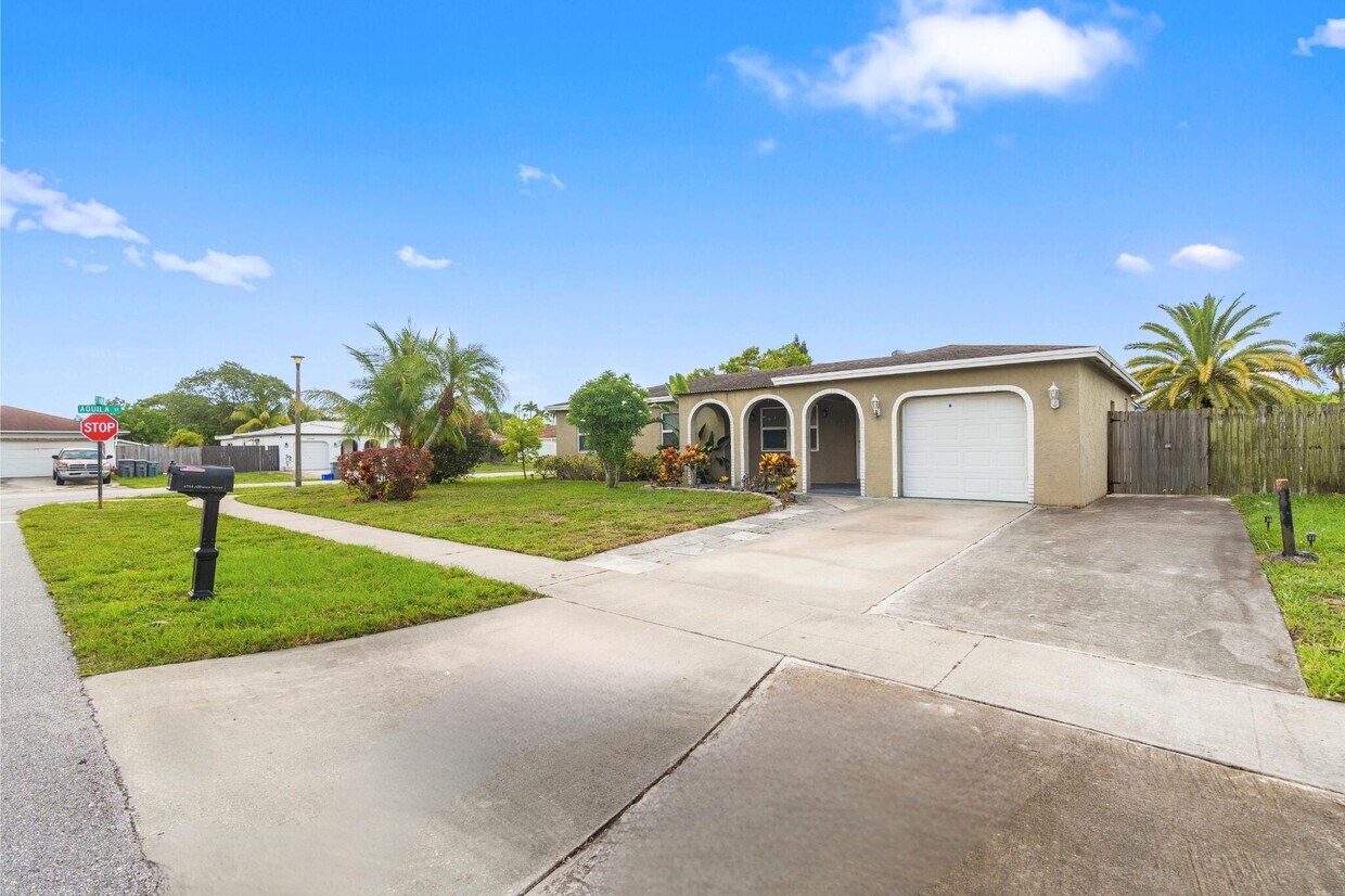 Foto principal - 4784 Alfresco St