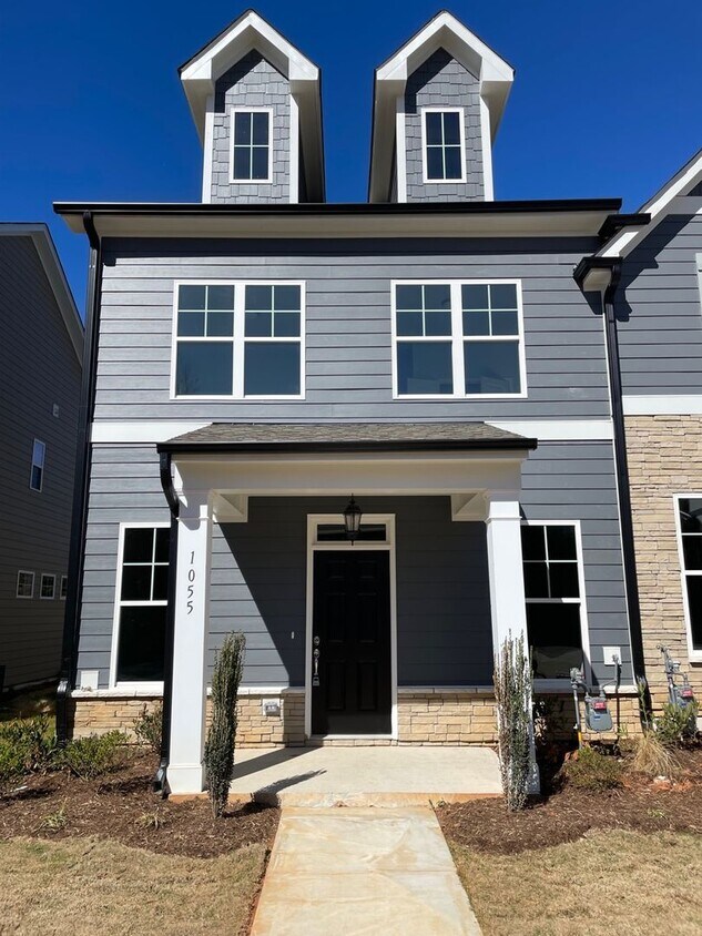 Primary Photo - Beautiful Townhome in Downtown Wake Forest