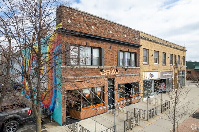 Entrada orientada a la izquierda - 1472 Hertel Ave