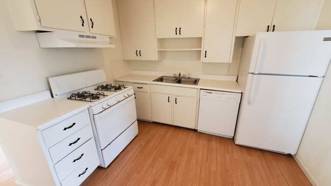 Building Photo - 3-2 in Southlawn!