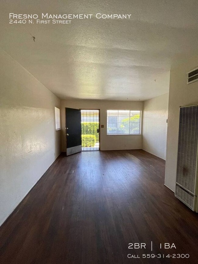 Building Photo - 2 Bedroom Apartment Near First & Clinton!
