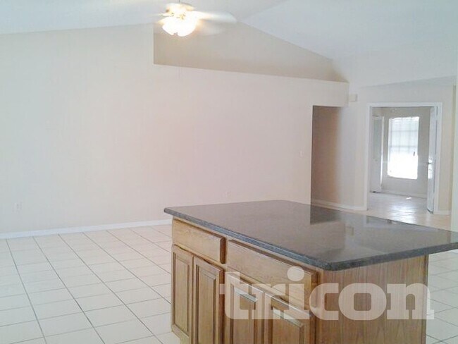 Foto del edificio - 925 Sandywood Dr