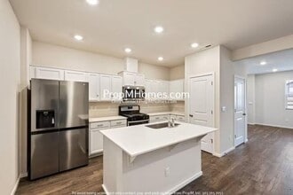 Building Photo - 884 N 18th Ave