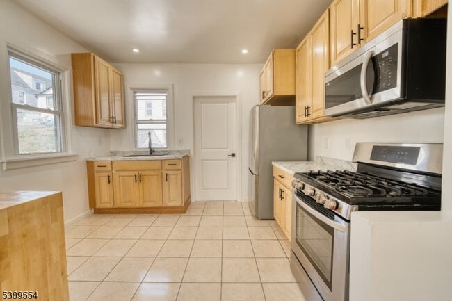 Building Photo - 55 Tappan St