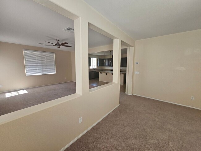 Foto del edificio - 4 BEDROOM HOME IN MOUNTAINS EDGE