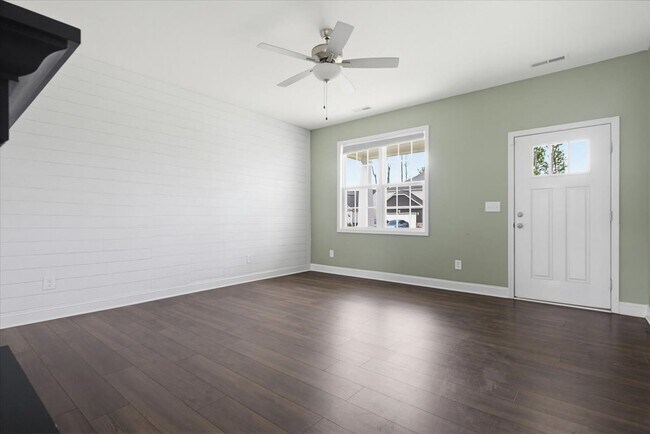Building Photo - 1717 Stackhouse Dr
