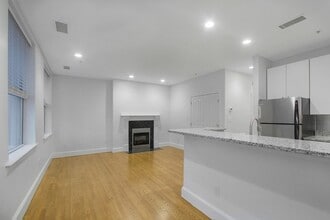 Building Photo - 140 Boylston St