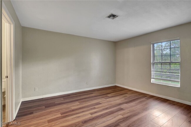 Foto del edificio - 722 111th Ave N