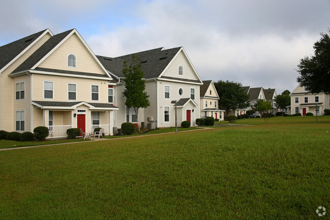 Building Photo - Twin Oaks at Southwood