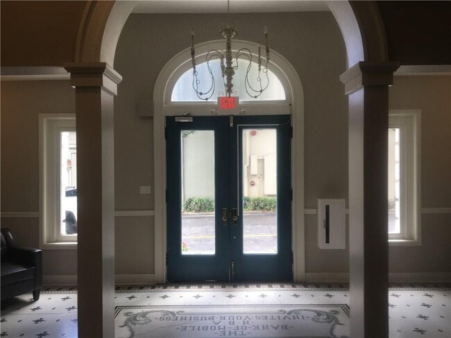 Building Photo - 100 N Royal St