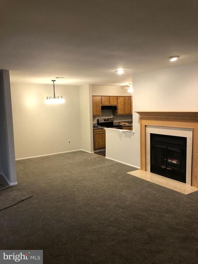 Building Photo - 1598 Nixon Dr