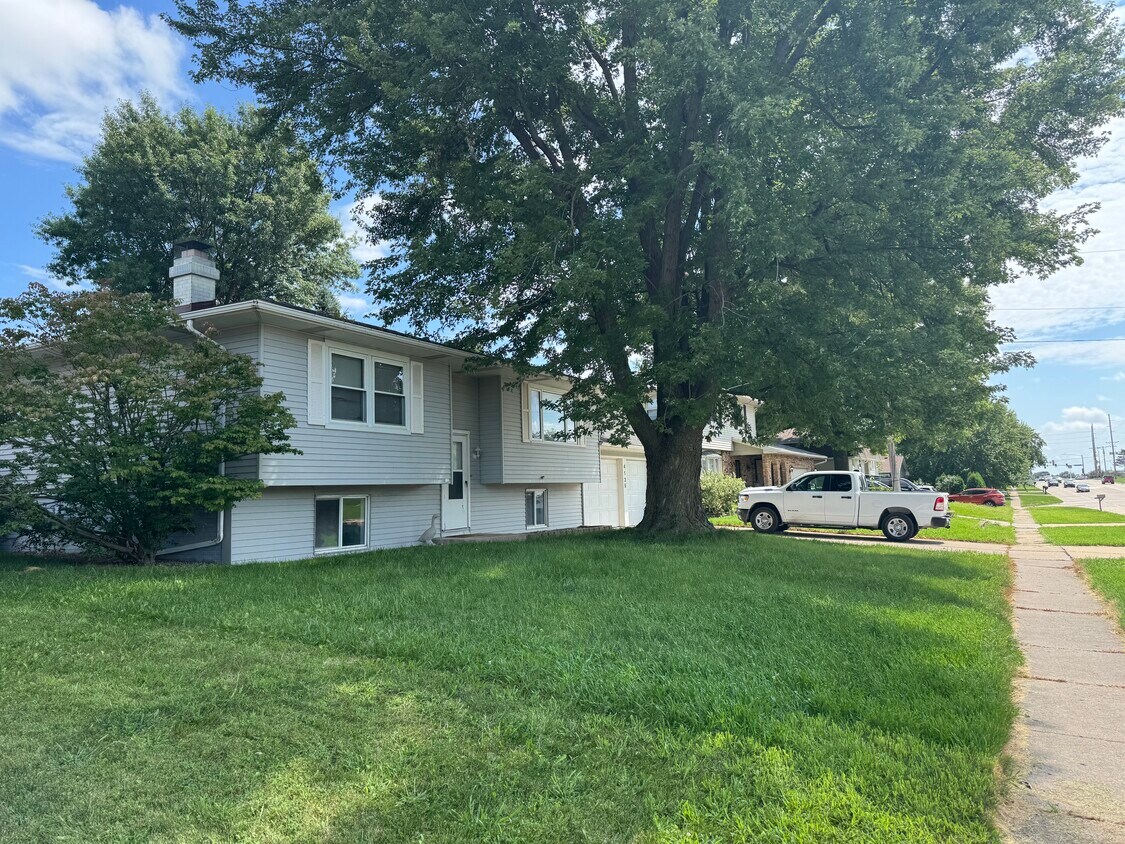 Foto principal - 4125 Utica Ridge Rd