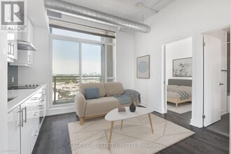 Building Photo - 75-1175 The Donway W