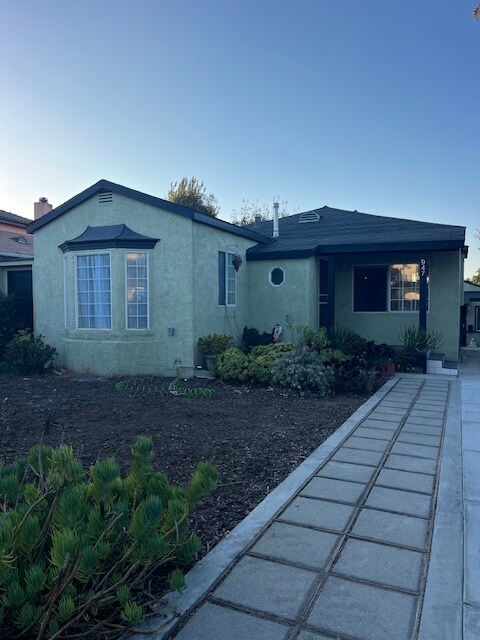 Foto principal - 947 E 68th St