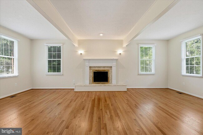 Foto del edificio - 9708 Locust Hill Dr