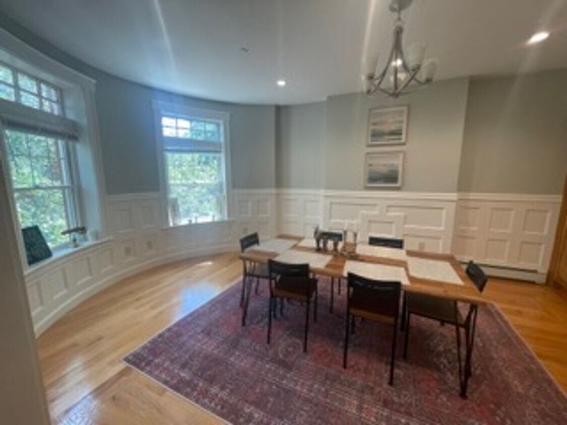 Primary Photo - 9/1 Nicely renovated 3BR near Wash Sq/Clev...