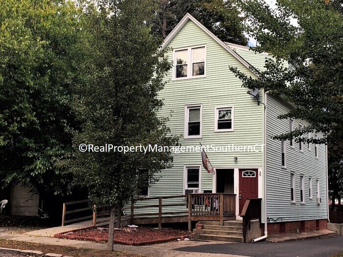 Primary Photo - Conveniently located 2 bedroom