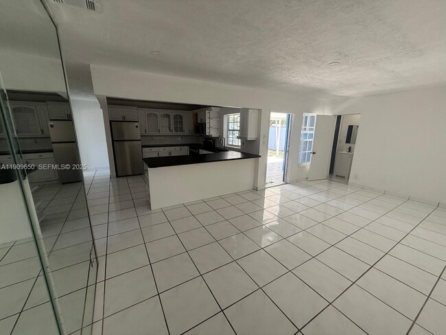 Building Photo - 6931 SW 24th Ct