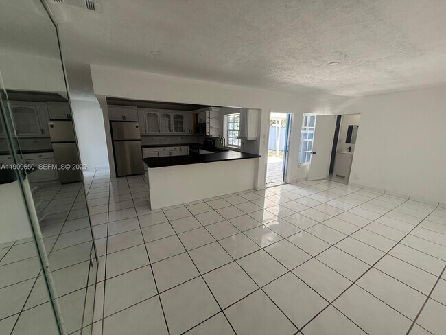 Foto del edificio - 6931 SW 24th Ct