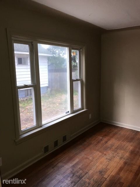 Building Photo - 4 br, 1.5 bath House - 2917 Temple St
