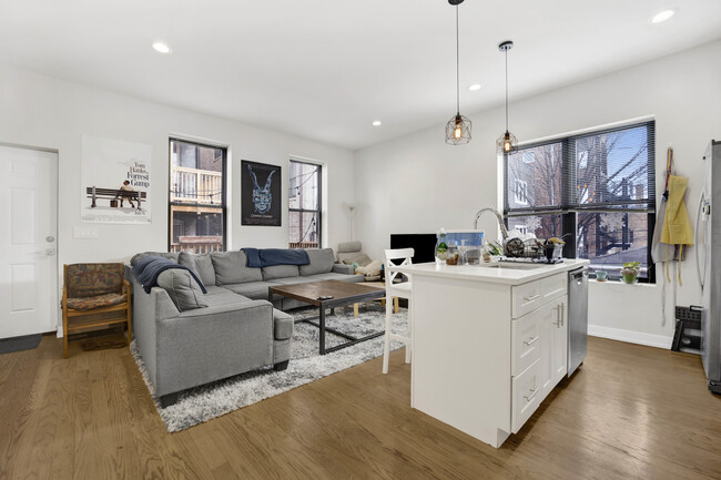 Foto del edificio - 2735 W Potomac Ave