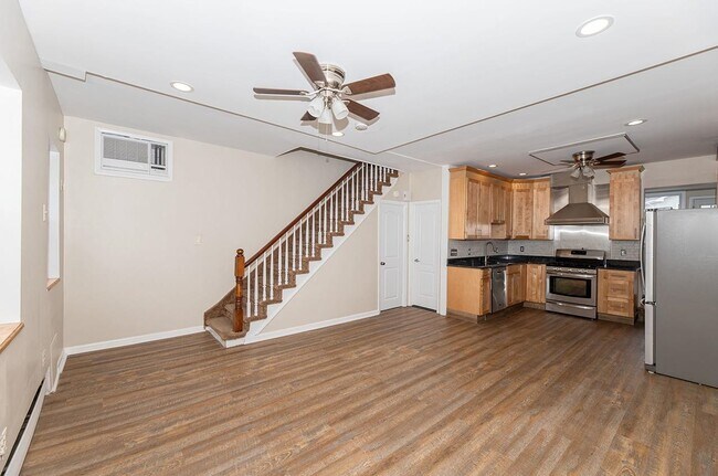 Building Photo - 49 W 49th St