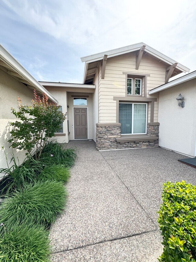 Foto del edificio - Sun City Lincoln Hills Active Adult Community Three Bedroom Three Car Garage SEE VIDEO