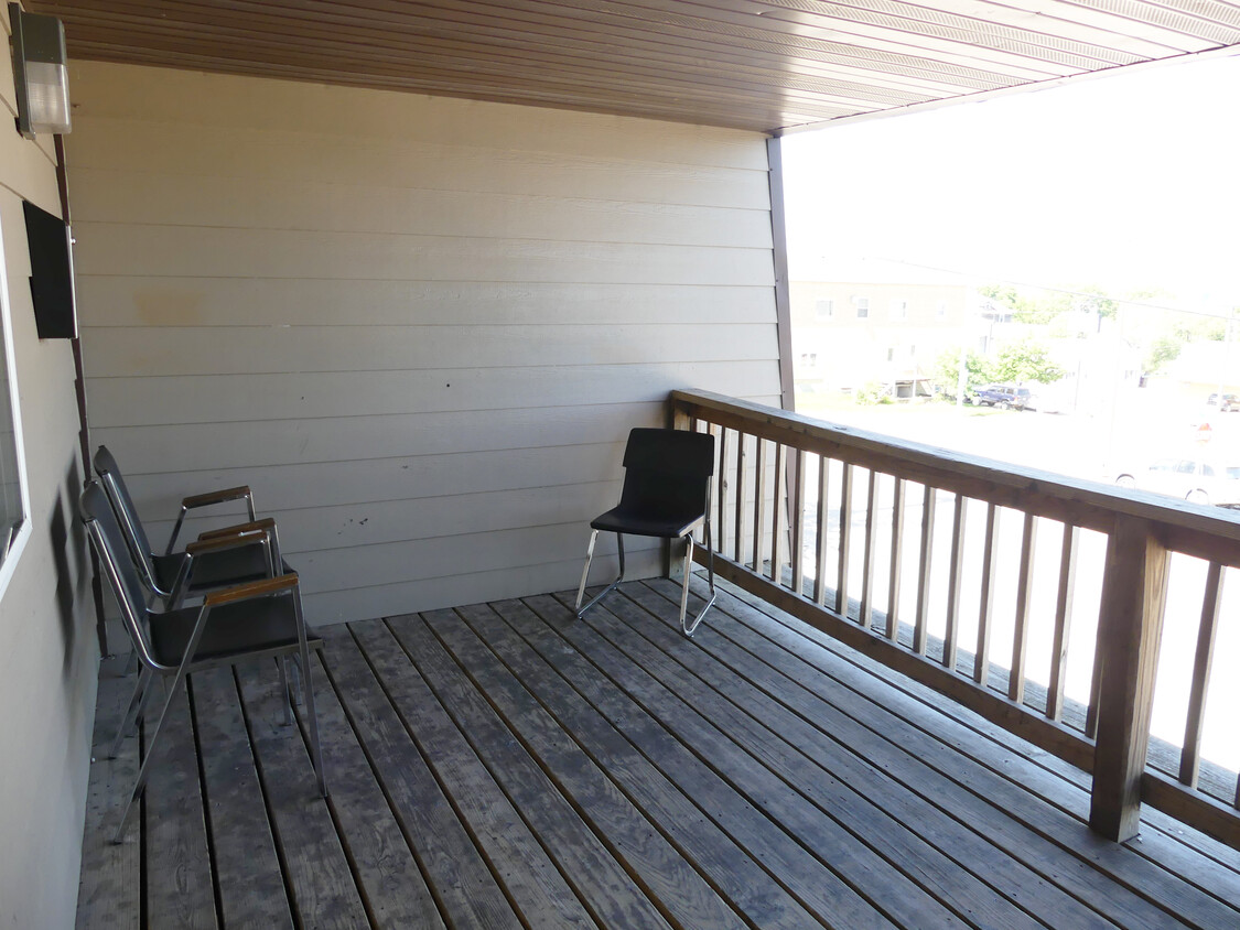 Primary Photo - Lakeview Terrace Apartments