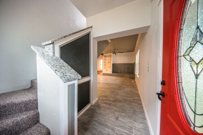 Building Photo - Beautiful home in one of OKC hot and up-an...