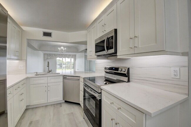 Foto del edificio - 23305 Barwood Ln N