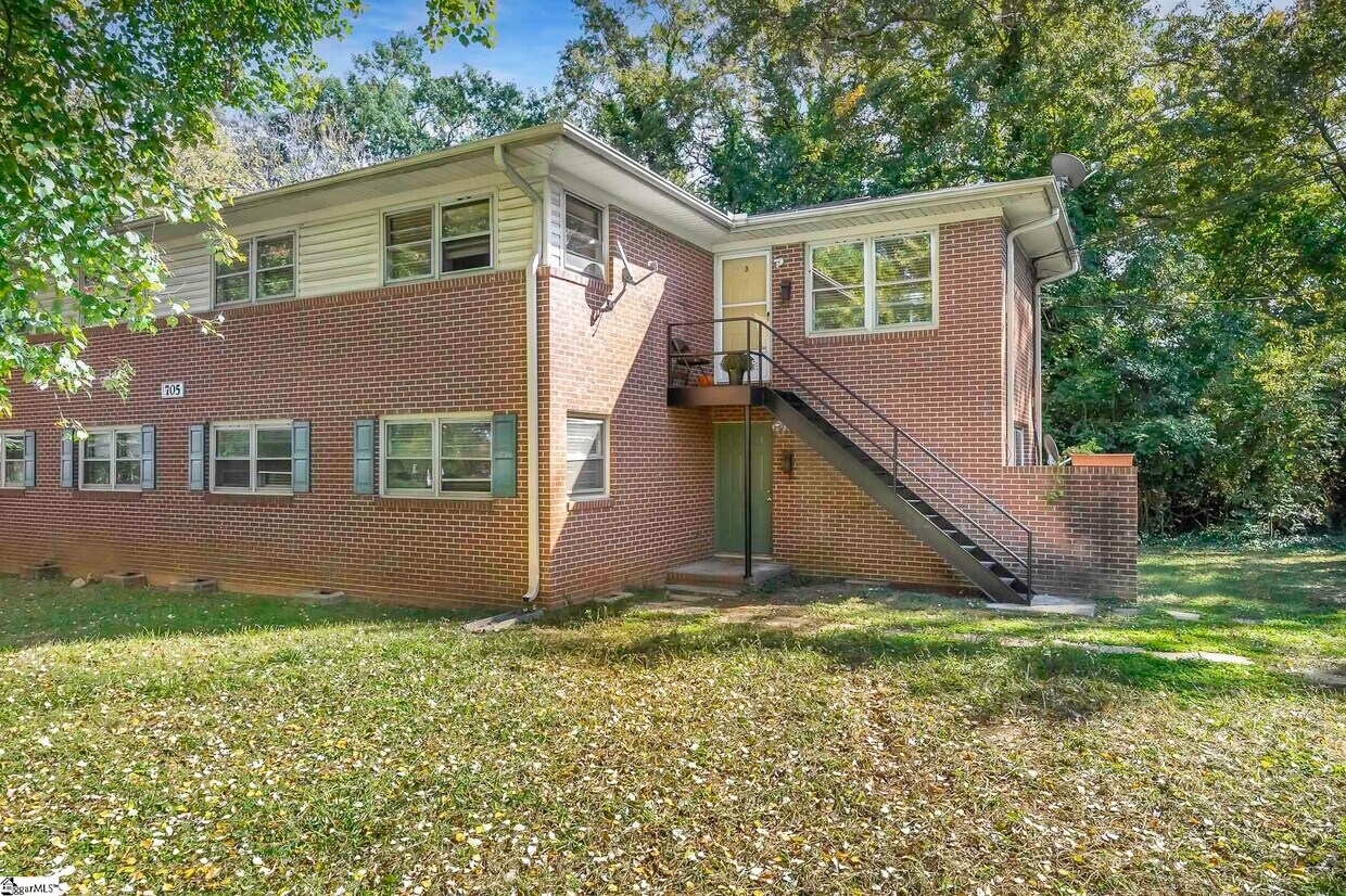 Primary Photo - 705 Ravenel St