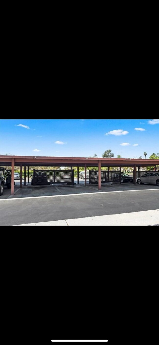 Building Photo - 26 Flor De Mar