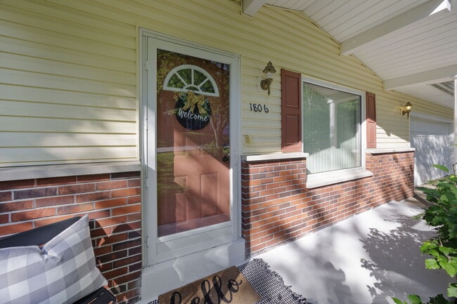 Building Photo - 1806 Partridge Dr