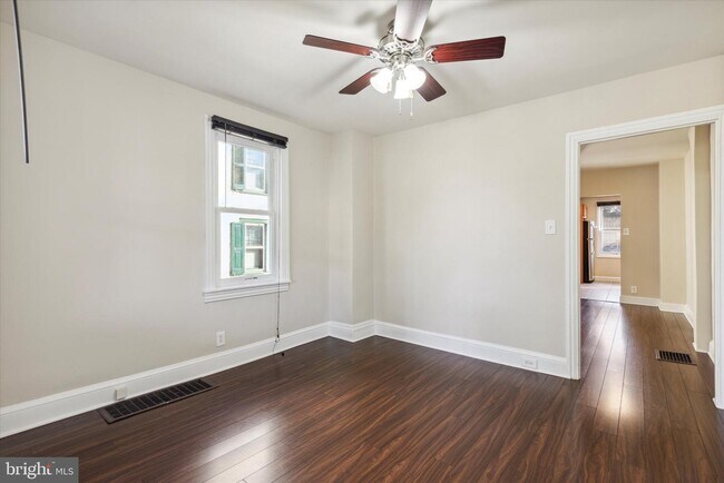 Building Photo - 947 Glenbrook Ave
