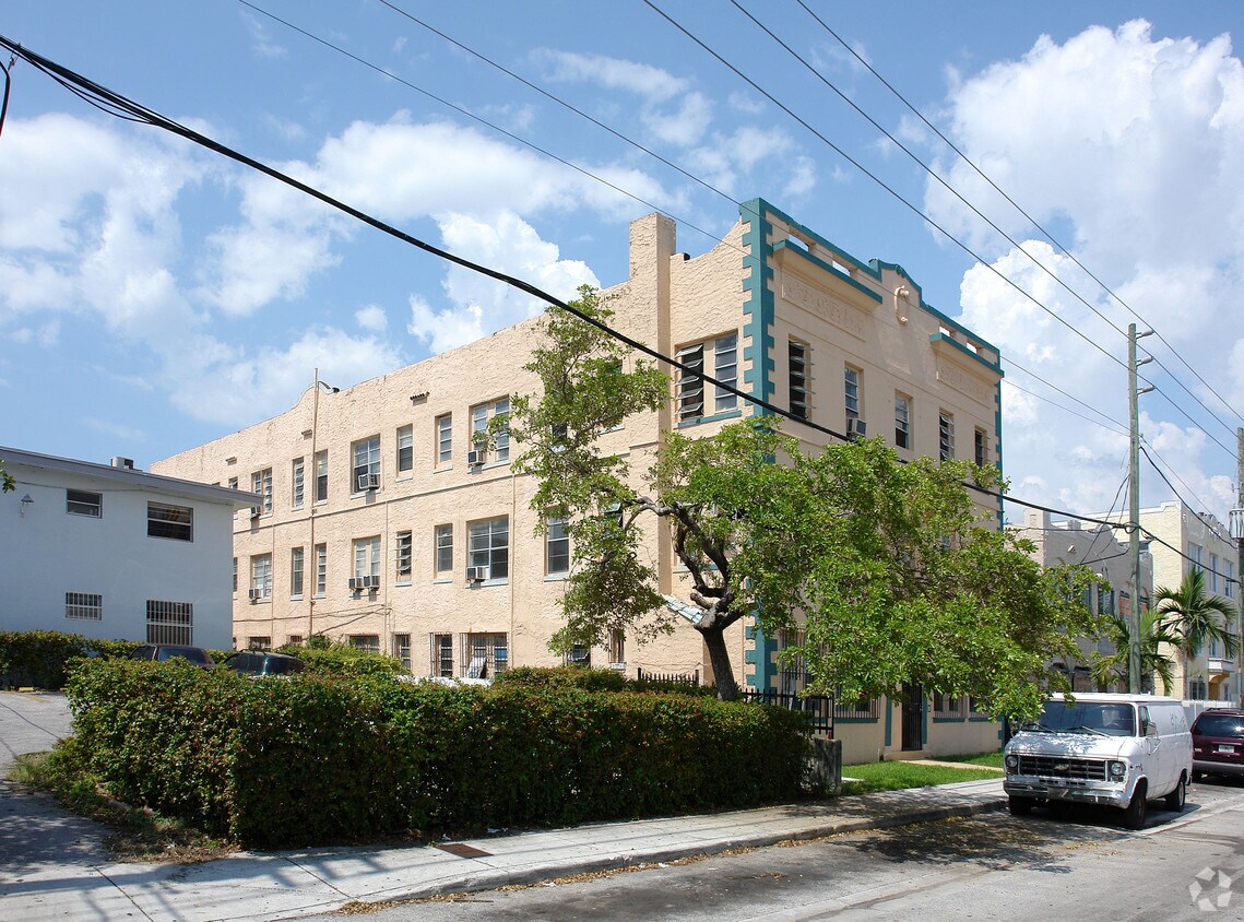 Building Photo - 1028 SW 3rd St