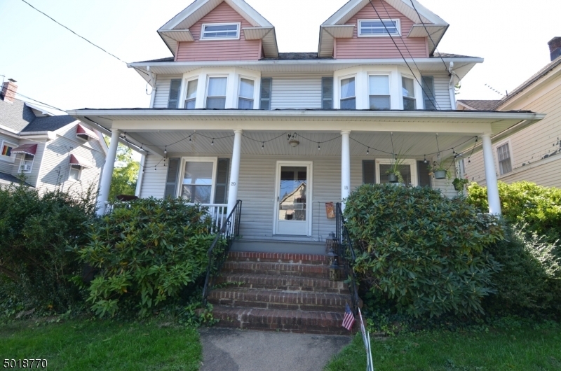 Primary Photo - 18-20 E Summit St