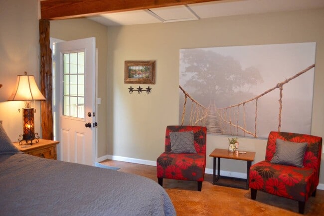 Building Photo - 10600 Little Thicket Rd