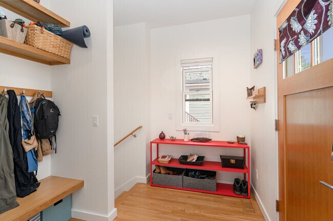 Foto del edificio - 3529 Burke Ave N