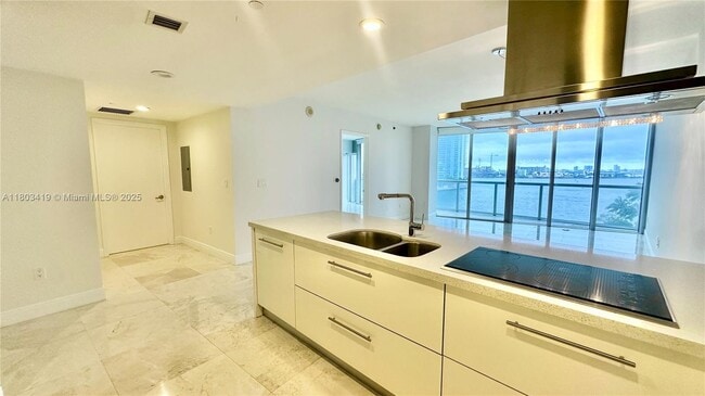 Building Photo - 465 Brickell Ave