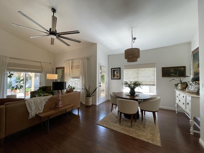 Foto del edificio - 2038 Huntington Dr