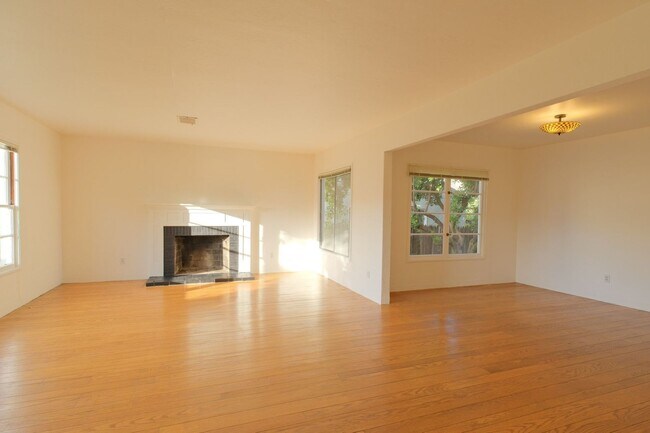 Foto del edificio - Piedmont Pines charming 3 Bedroom availabl...