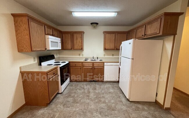 Building Photo - 2811 W Silverleaf St