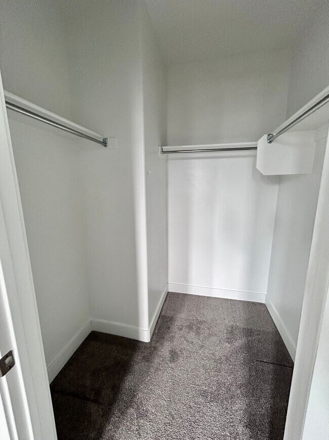 Foto del edificio - 4 Bedroom 3 Bath Town Home for Rent in AF