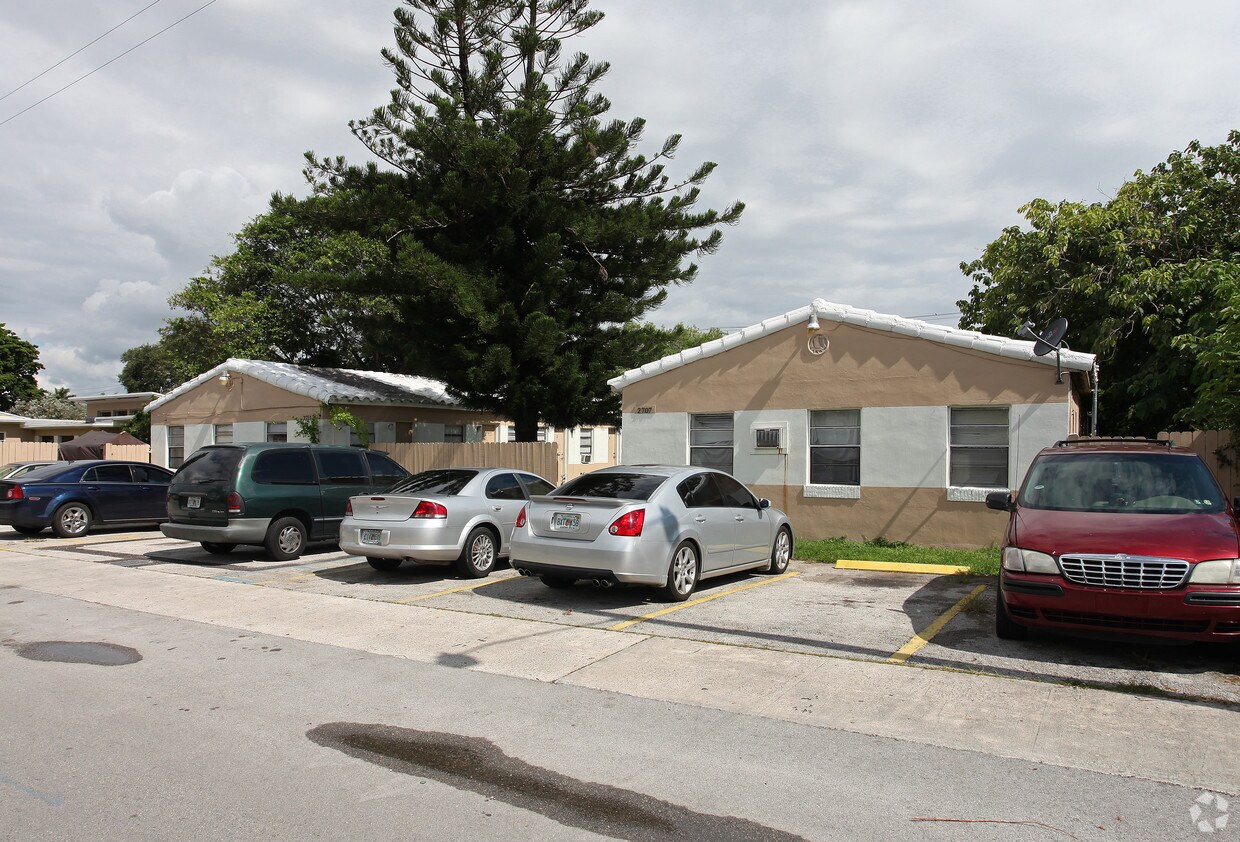 Foto del edificio - 2707-2711 Lincoln St