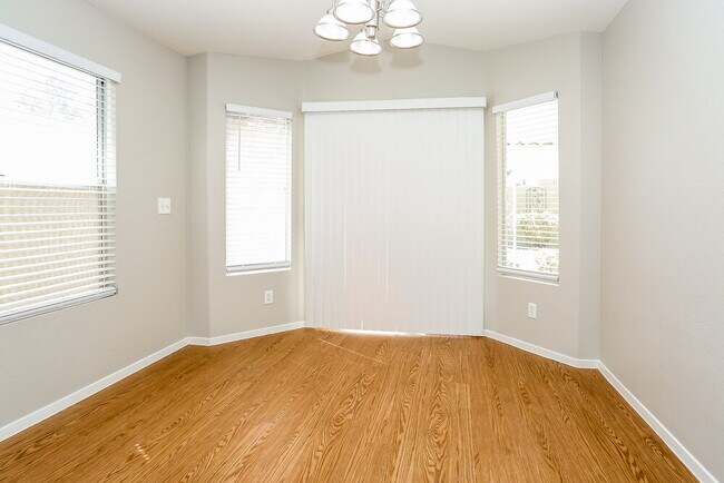 Foto del edificio - 8341 Pendragon Cir