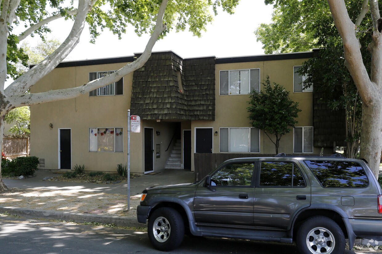 Foto del edificio - 2400 C St