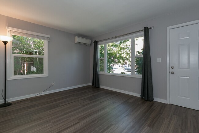 Foto del edificio - Updated 1-Bedroom, 1-Bath Duplex With Washer & Dryer!